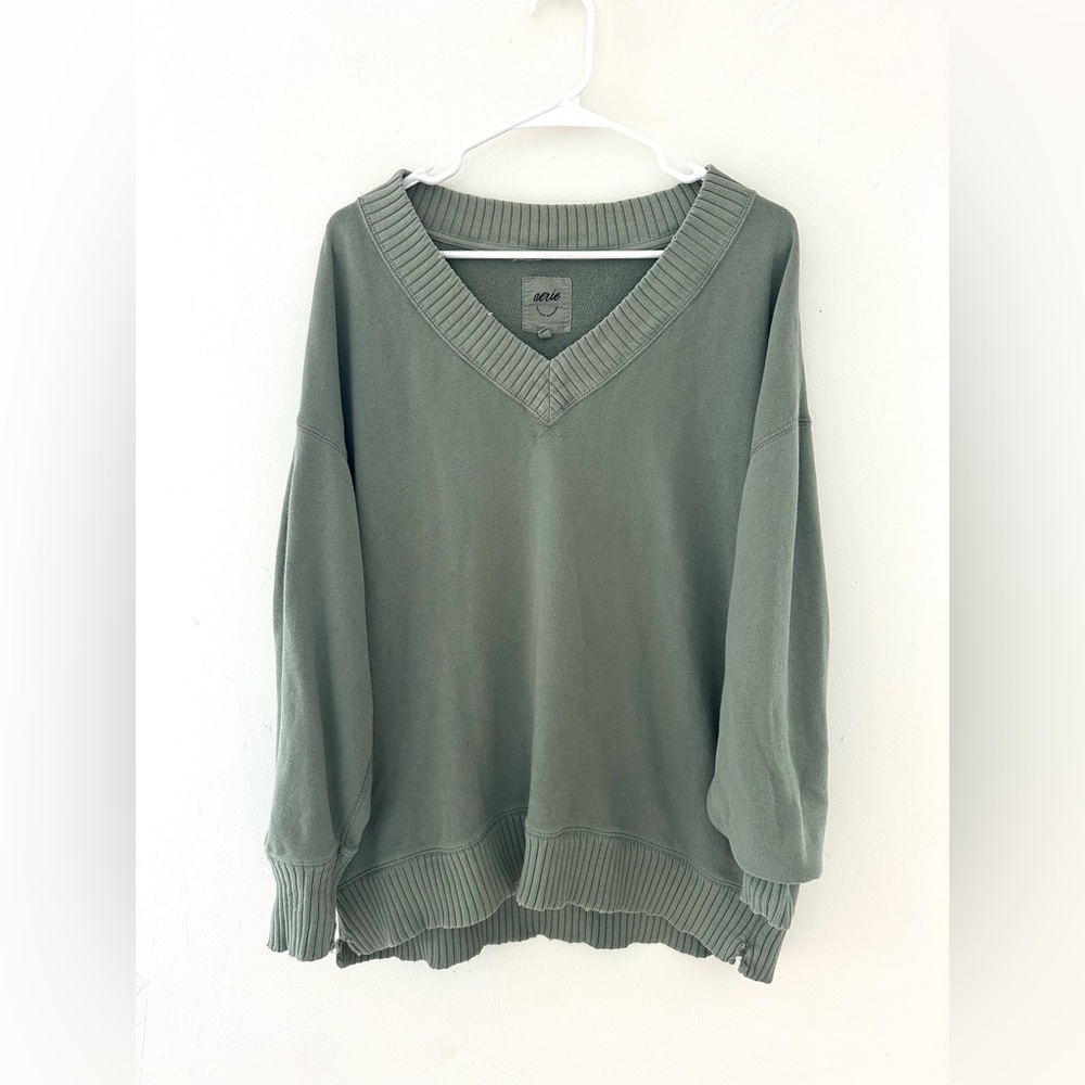 Aerie Green V-Neck Sweater Womens small - fits like a Large